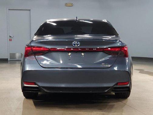2021 Toyota Avalon Hybrid XLE