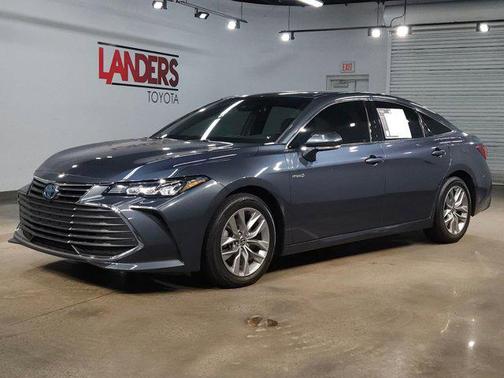 2021 Toyota Avalon Hybrid XLE