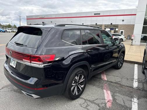2024 Volkswagen Atlas 2.0T SE