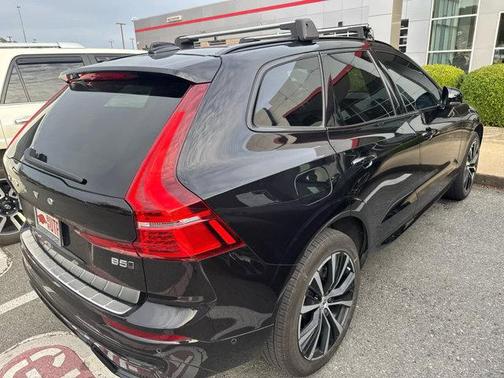 2024 Volvo XC60 B5 Plus Dark Theme