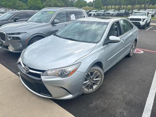 Celestial Silver Metallic 2017 Toyota Camry SE