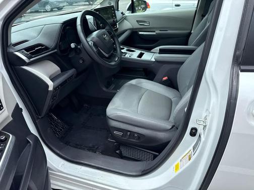 Wind Chill Pearl 2024 Toyota Sienna Limited