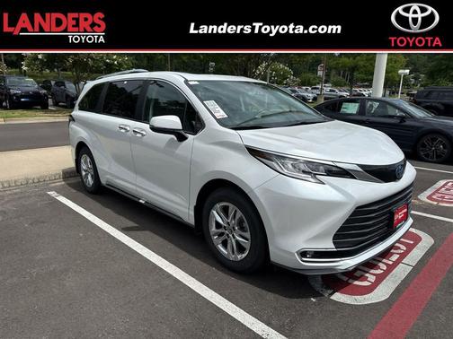 Wind Chill Pearl 2024 Toyota Sienna Limited
