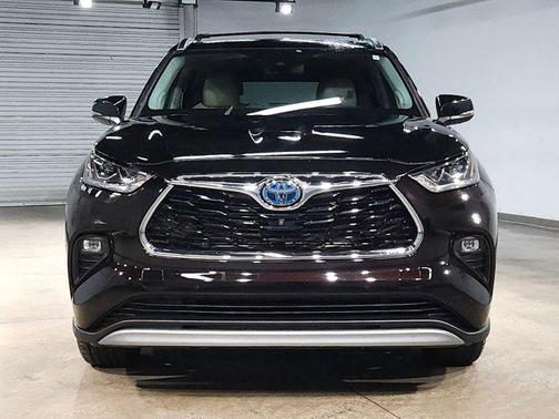 2021 Toyota Highlander Hybrid Platinum