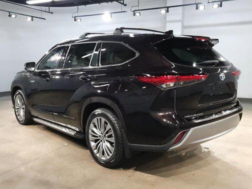 2021 Toyota Highlander Hybrid Platinum