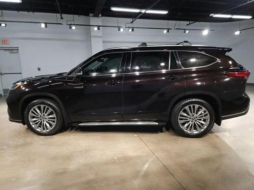 2021 Toyota Highlander Hybrid Platinum