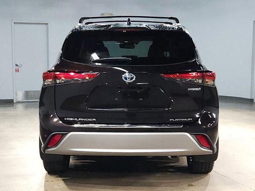 2021 Toyota Highlander Hybrid Platinum