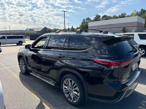 2021 Toyota Highlander Hybrid Platinum