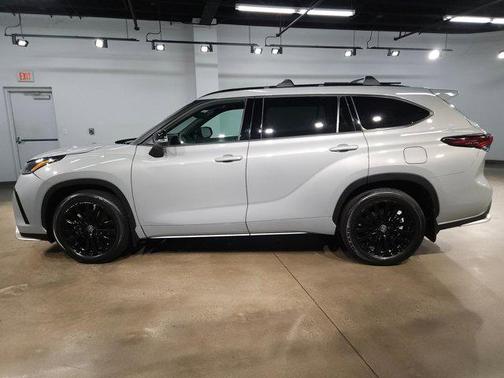 Cement 2025 Toyota Highlander XSE