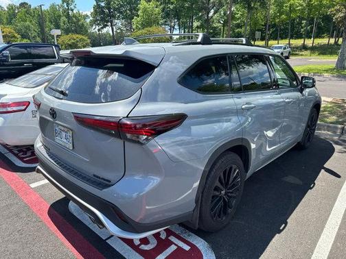 Cement 2025 Toyota Highlander XSE