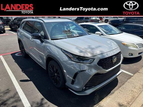 Cement 2025 Toyota Highlander XSE