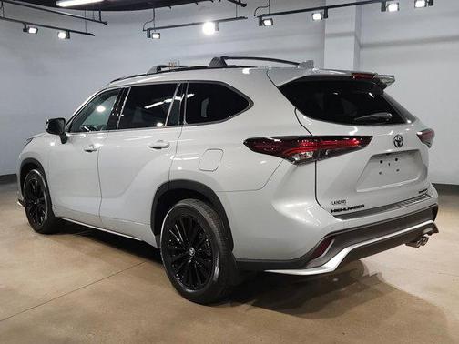 Cement 2025 Toyota Highlander XSE