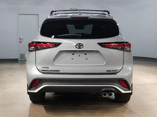 Cement 2025 Toyota Highlander XSE
