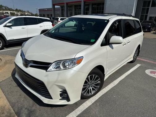 2020 Toyota Sienna XLE