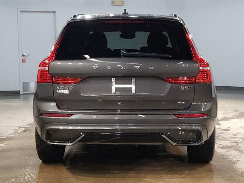 2024 Volvo XC60 B5 Plus Dark Theme