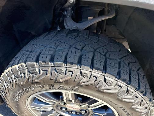 Onyx Black 2025 GMC Sierra 1500 AT4