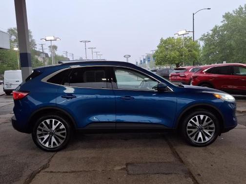 2022 Ford Escape TITANIUM