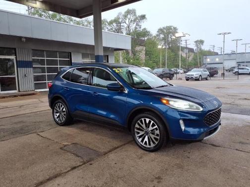 2022 Ford Escape TITANIUM