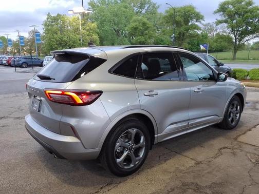 ICONIC SILVER METALLIC 2023 Ford Escape ST-LINE
