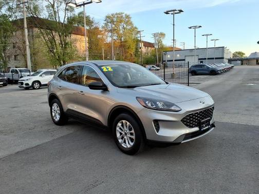 ICONIC SILVER 2022 Ford Escape SE