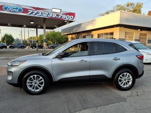 ICONIC SILVER 2022 Ford Escape SE