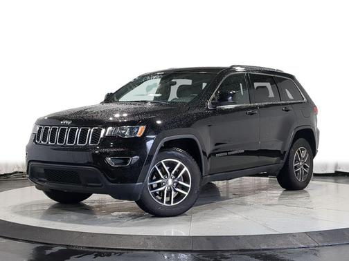 Diamond Black Crystal Pearlcoat 2018 Jeep Grand Cherokee Laredo E