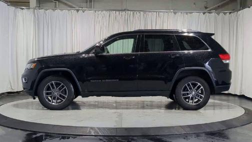 Diamond Black Crystal Pearlcoat 2018 Jeep Grand Cherokee Laredo E