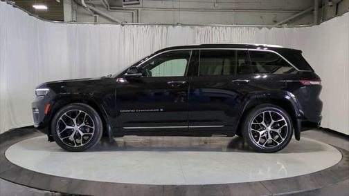 2022 Jeep Grand Cherokee Summit