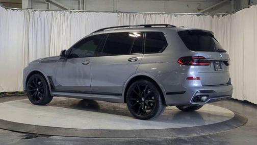 Skyscraper Grey Metallic 2023 BMW X7 xDrive40i