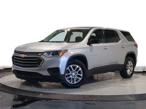 Silver Ice Metallic 2019 Chevrolet Traverse LS