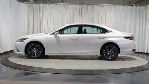 2022 Lexus ES 300h Base
