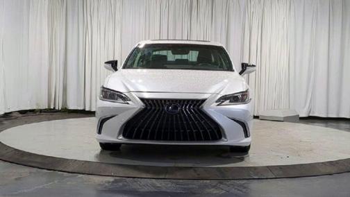 2022 Lexus ES 300h Base