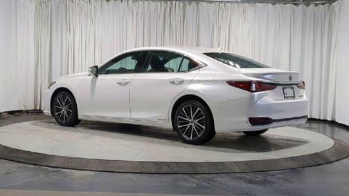 2022 Lexus ES 300h Base