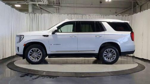 White Frost Tricoat 2023 GMC Yukon SLT