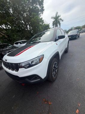Bright White Clearcoat 2025 Jeep Compass Trailhawk