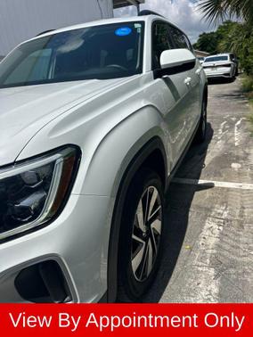 Pure White 2025 Volkswagen Atlas 2.0T SE w/Technology