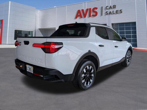 Atlas White 2025 Hyundai SANTA CRUZ SEL