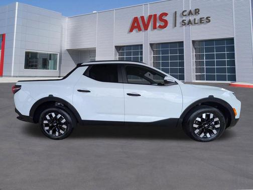 Atlas White 2025 Hyundai SANTA CRUZ SEL