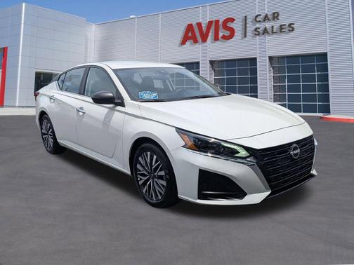 Glacier White 2025 Nissan Altima 2.5 SV
