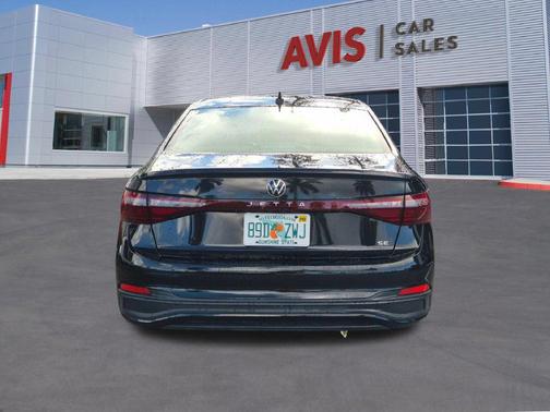 Deep Black Pearl 2026 Volkswagen Jetta 1.4T SE