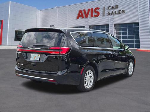 Diamond Black Crystal Pearlcoat 2025 Chrysler Pacifica L