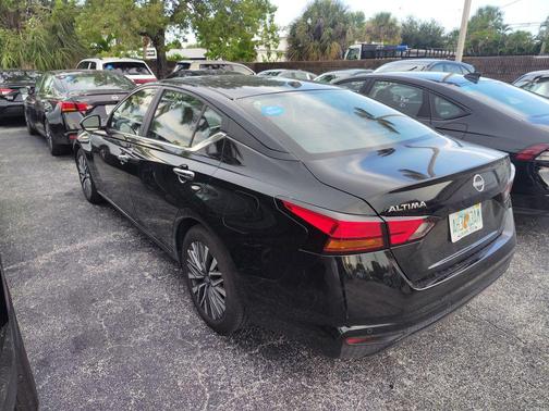 Super Black 2025 Nissan Altima 2.5 SV
