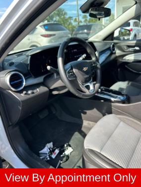 Summit White 2025 Chevrolet Trax LT