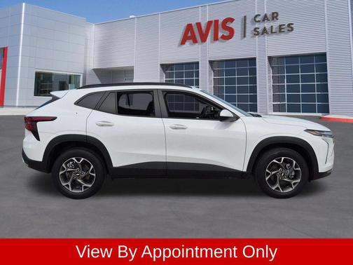 Summit White 2025 Chevrolet Trax LT