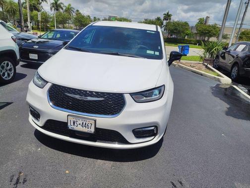 Bright White Clearcoat 2025 Chrysler Pacifica L
