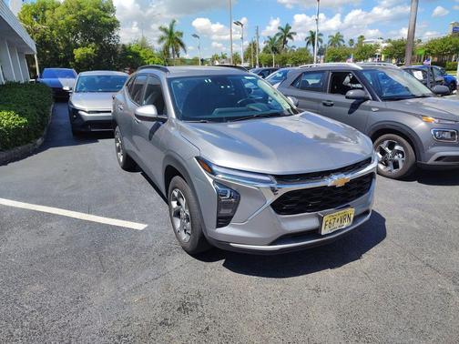 Sterling Gray Metallic 2025 Chevrolet Trax LT