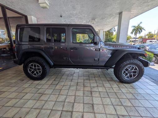 Granite Crystal Metallic Clearcoat 2025 Jeep Wrangler Rubicon