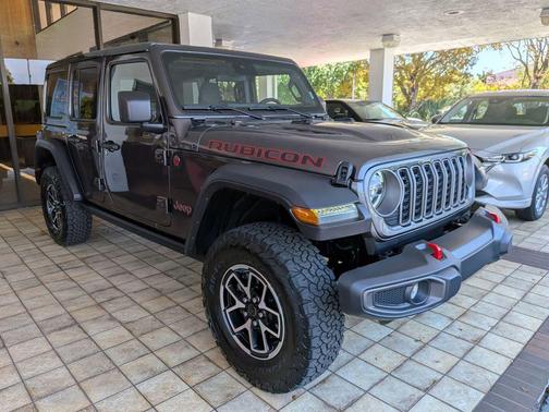 Granite Crystal Metallic Clearcoat 2025 Jeep Wrangler Rubicon