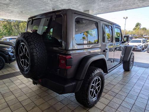 Granite Crystal Metallic Clearcoat 2025 Jeep Wrangler Rubicon