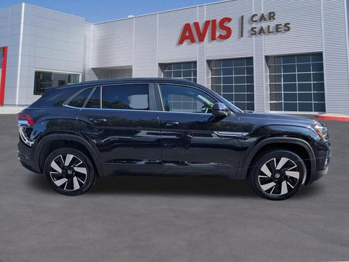 Deep Black Pearl 2025 Volkswagen Atlas Cross Sport 2.0T SE w/Technology